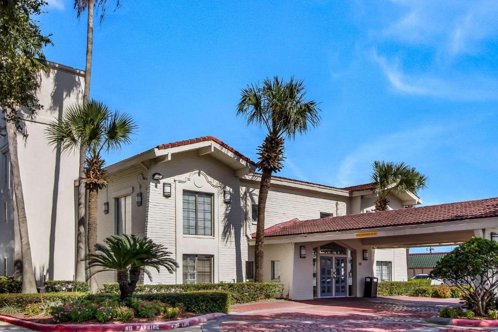Motel 6 Baytown, TX - Garth Rd image