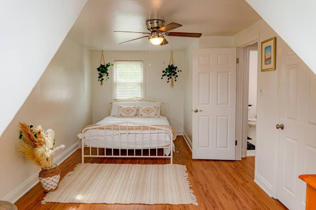 LUXURY BRICK HOUSE WITH GAME ROOM ON 1 ACRE LAND photo 3