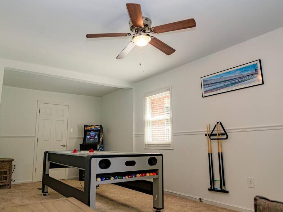 LUXURY BRICK HOUSE WITH GAME ROOM ON 1 ACRE LAND photo 4