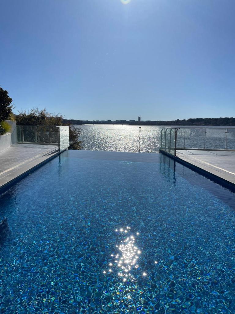 Lakeview Luxe - EV charger, Pool, Gym, Location + photo 2