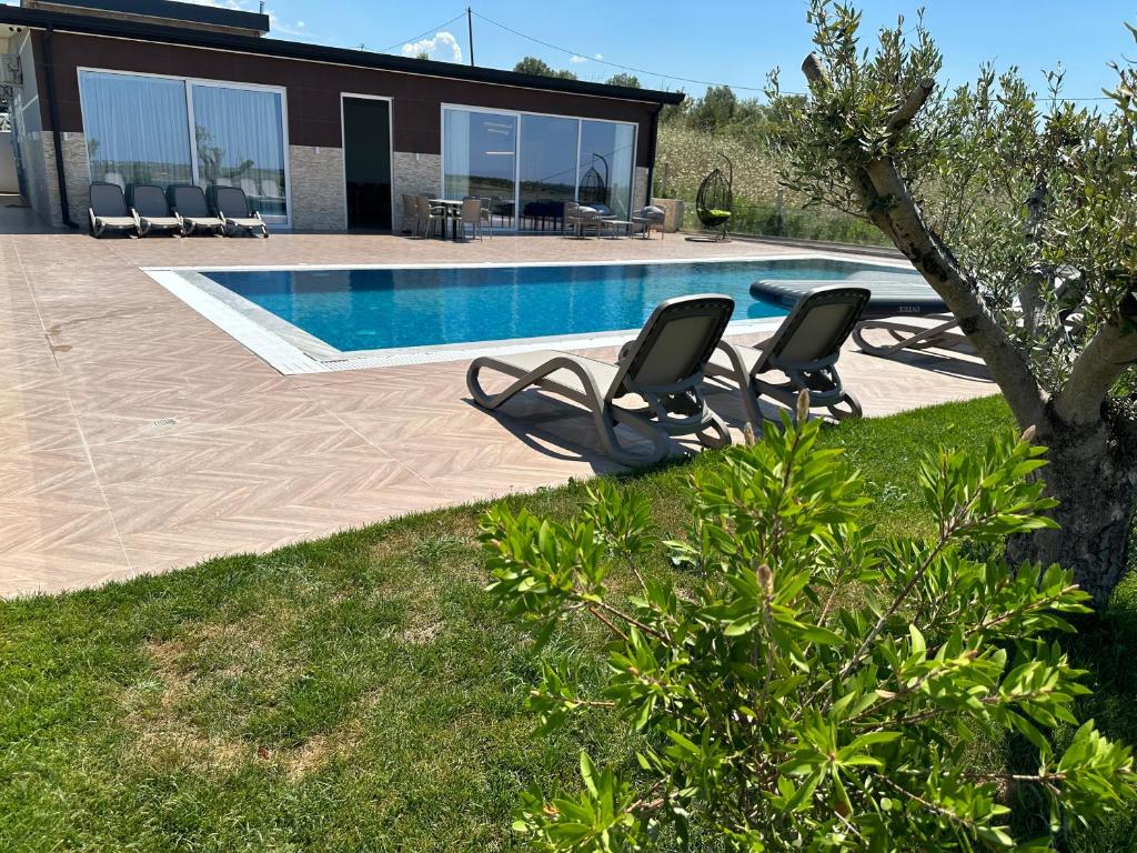 Top Villas private swimming pool photo 2
