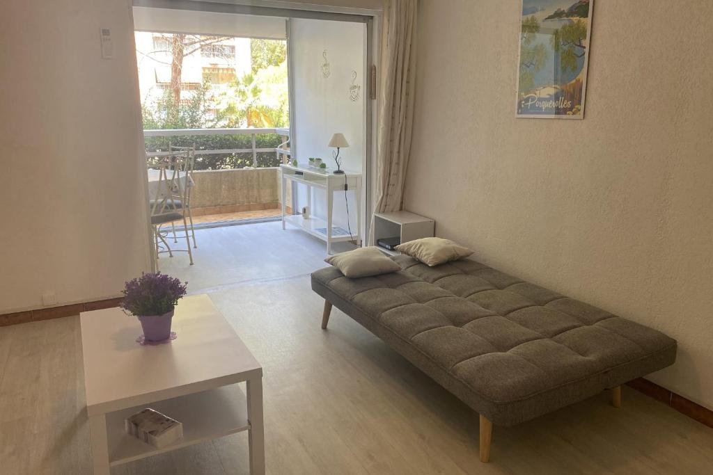 Cozy nest with terrace near the sea photo 4
