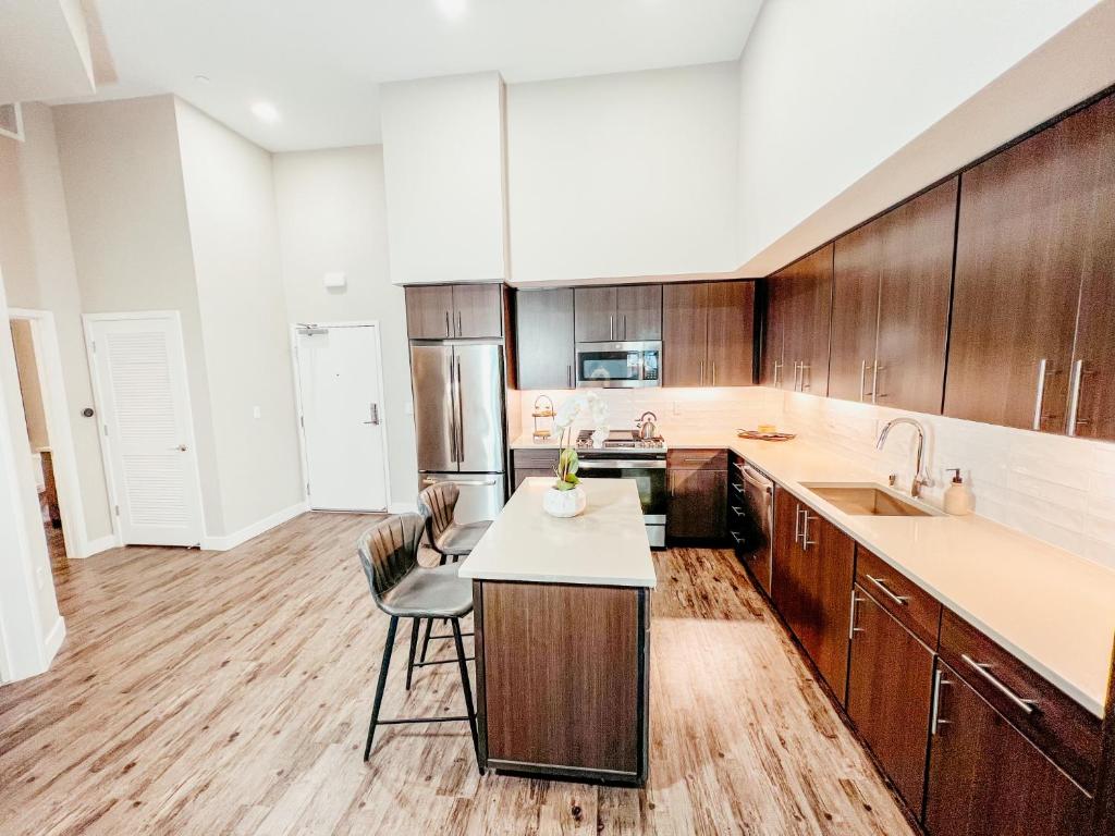 Luxury Condo Fully Furnished Pool, Gym and Hot Tub photo 4