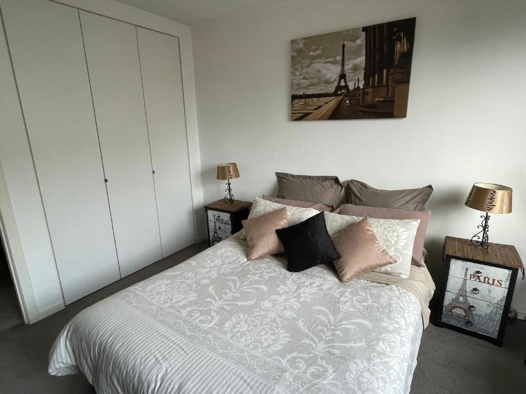 Chic Fitzroy Street Apartment
