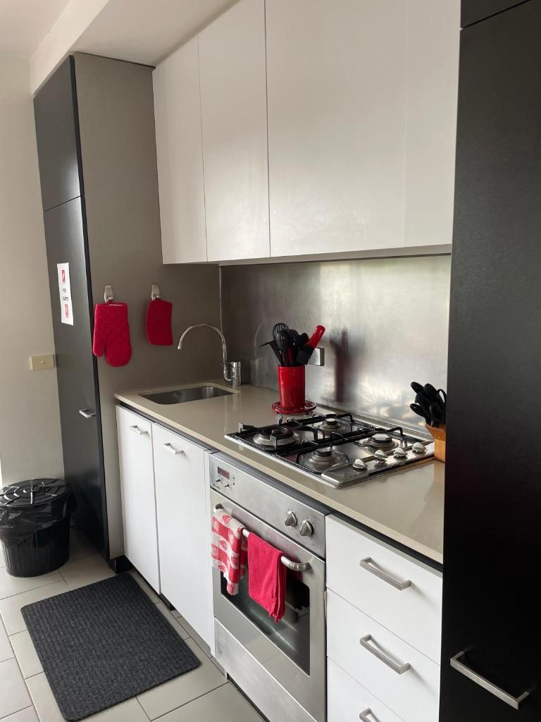 Chic Fitzroy Street Apartment photo 2