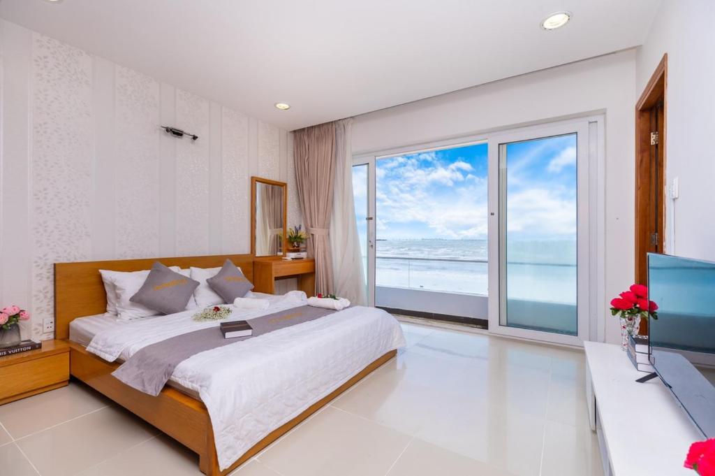 Palm Villa 23 (Beachfront Pool Villa Vung Tau with an Ocean view and Karaoke, Billards)