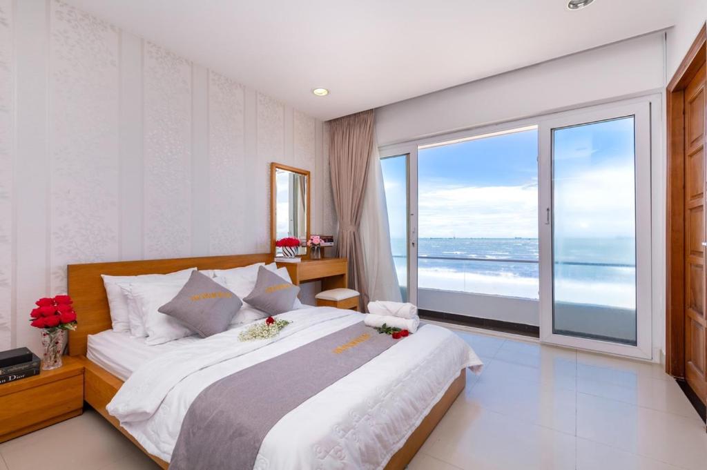 Palm Villa 23 (Beachfront Pool Villa Vung Tau with an Ocean view and Karaoke, Billards)