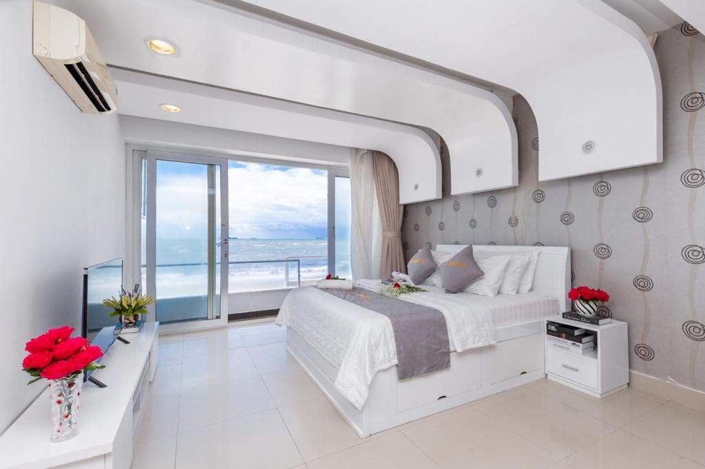 Palm Villa 23 (Beachfront Pool Villa Vung Tau with an Ocean view and Karaoke, Billards)