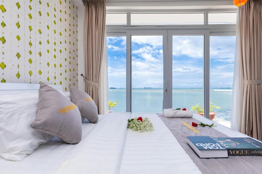 Palm Villa 23 (Beachfront Pool Villa Vung Tau with an Ocean view and Karaoke, Billards)