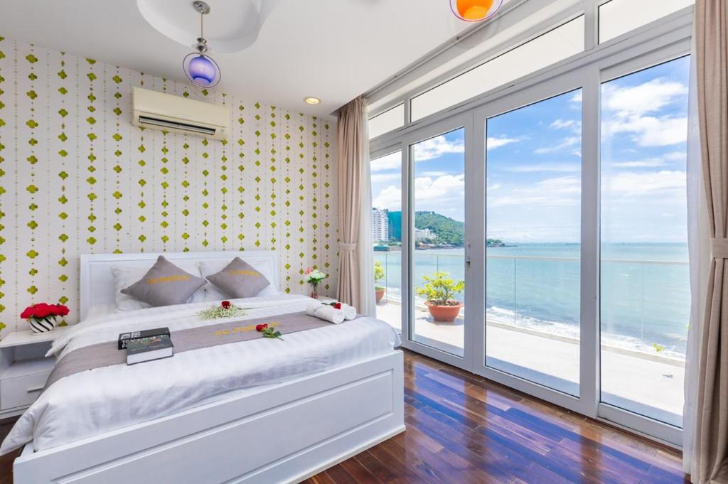 Palm Villa 23 (Beachfront Pool Villa Vung Tau with an Ocean view and Karaoke, Billards)