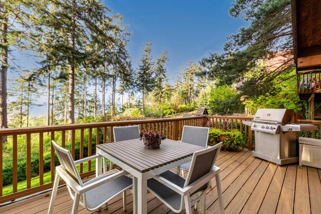 Oyster Beach House and Den photo 2