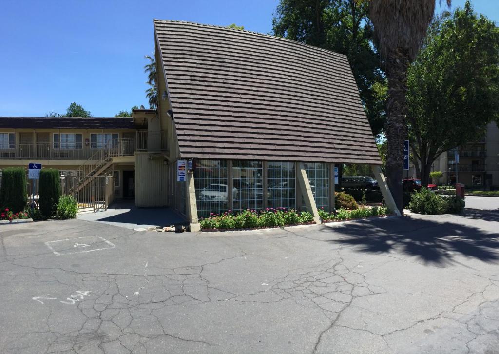 Discovery Inn image