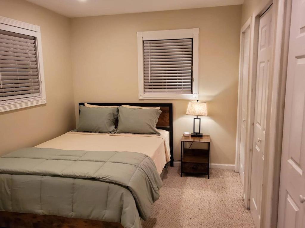 Room in House - The -- Modern -- Gem photo 1