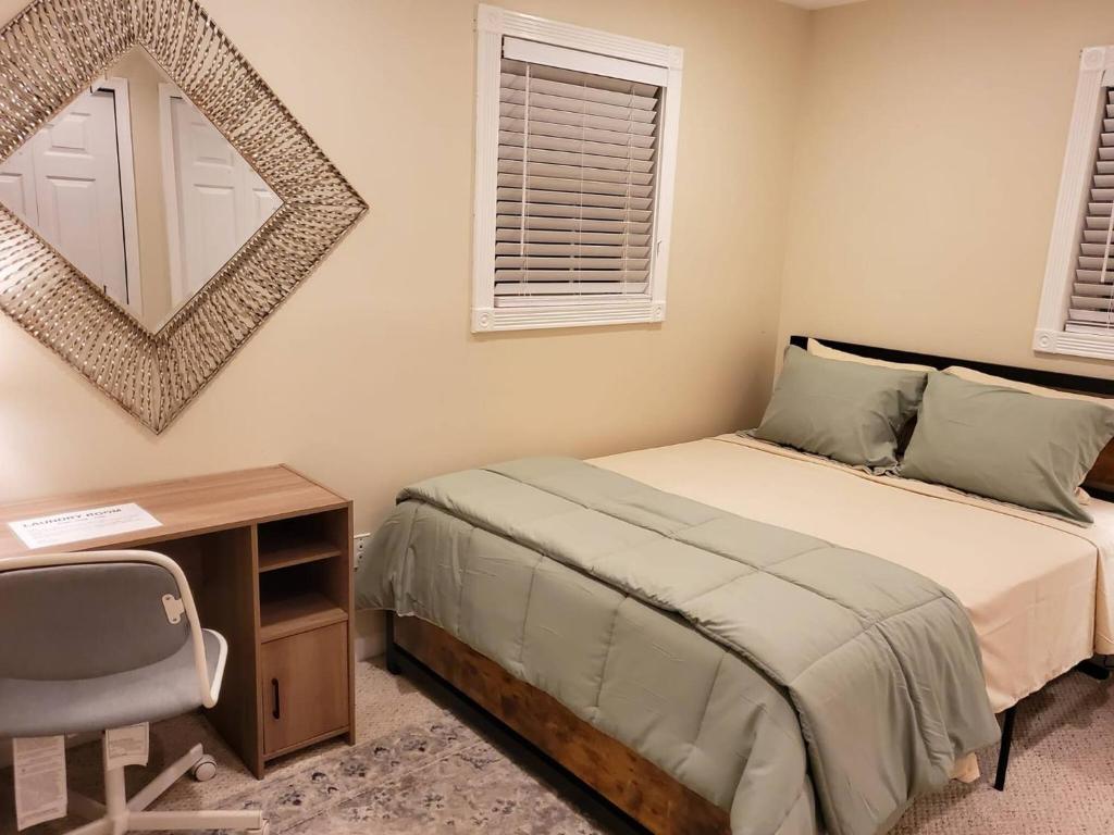 Room in House - The -- Modern -- Gem photo 3