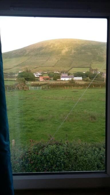 Three Sisters Holiday Home - 7km to Dingle photo 2
