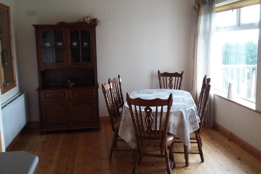 Three Sisters Holiday Home - 7km to Dingle photo 3
