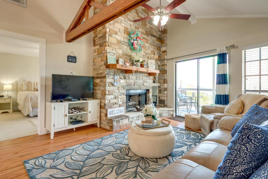 Canyon Lake Rental with Private Balcony and Lake Views photo 2