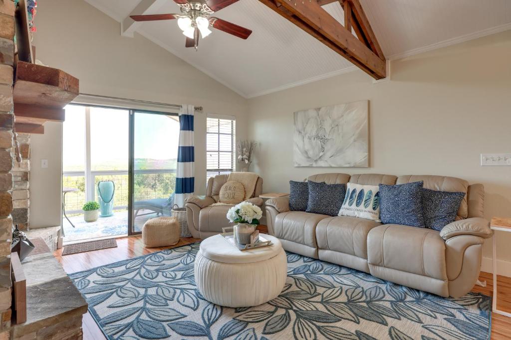Canyon Lake Rental with Private Balcony and Lake Views photo 3