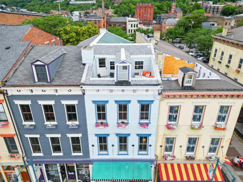 Huge Retrea w Rooftop Deck Stay At Farmers Market