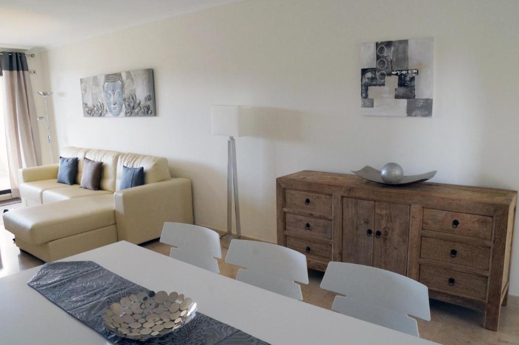 2143-Lovely 2 bedrooms newly furnished photo 4