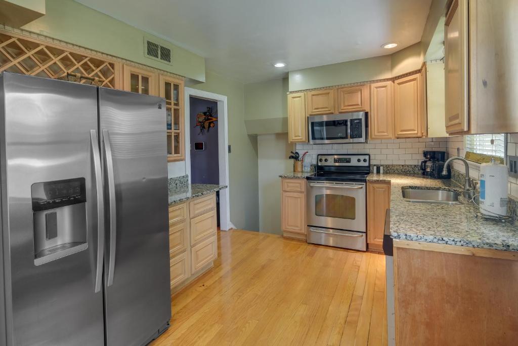 Spacious Clinton Home with Patio 12 Mi to Capitol! photo 2
