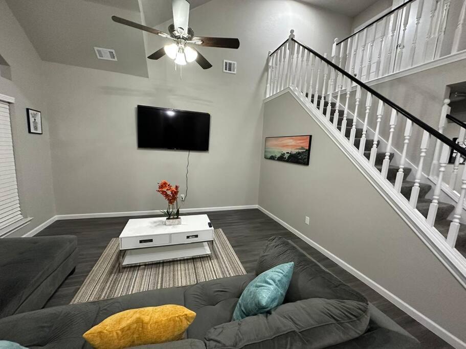 Entire Home in Lewisville hosted by Mesonn