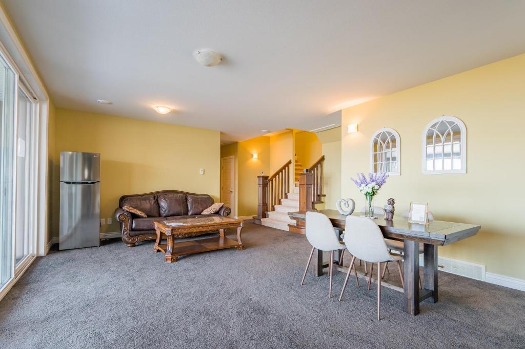 Cozy one bedroom with private bathroom in Kelowna photo 4
