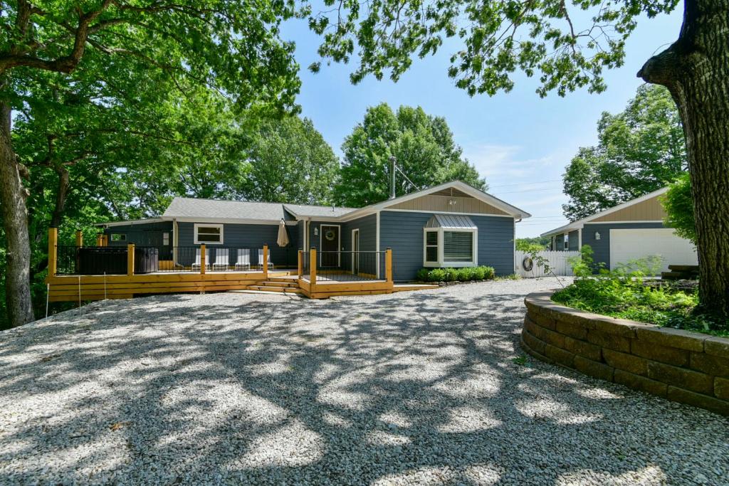 Large, private home mins to Silver Dollar City!