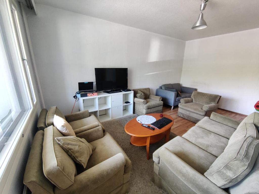 Cozy budget room w/ balcony in shared apartment photo 1