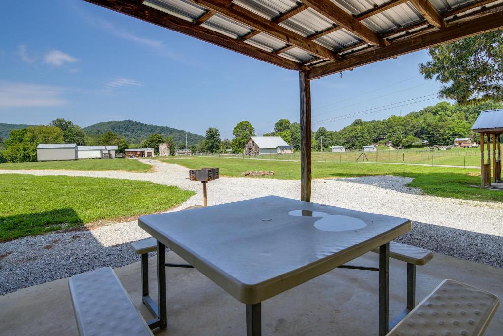 Outdoorsy Huntsville Getaway with ATV Trails On-Site photo 1