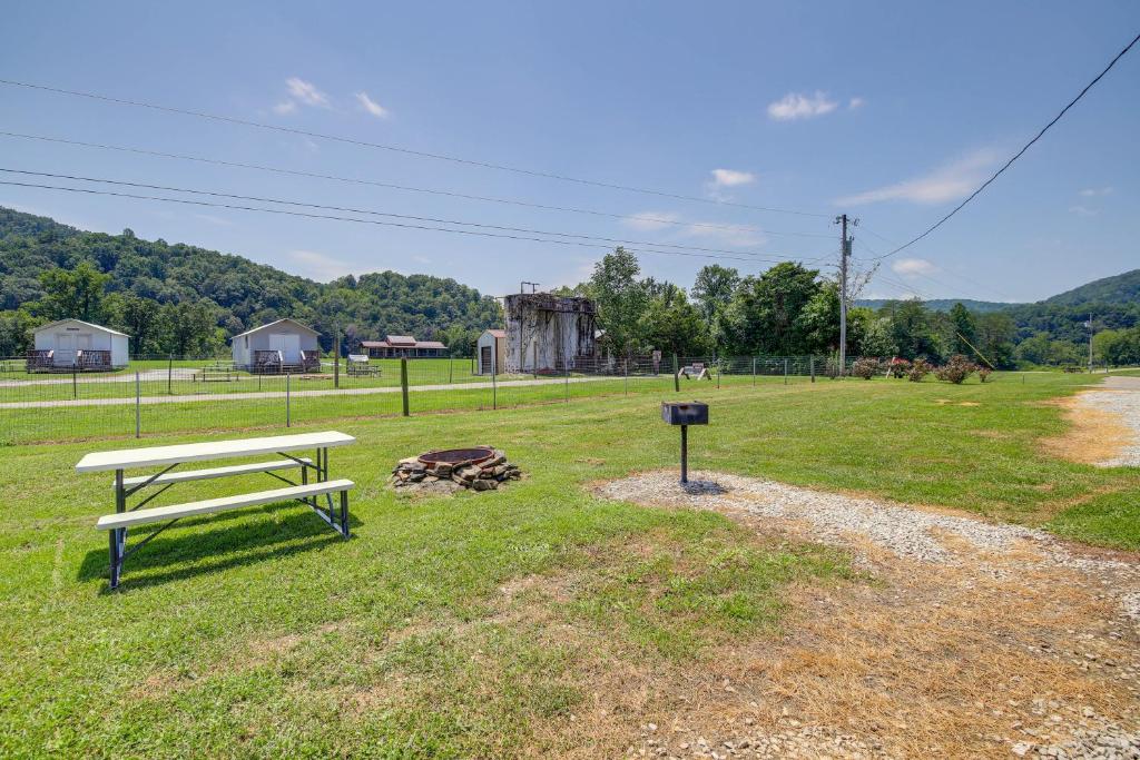 Outdoorsy Escape in Huntsville - ATV On-Site! photo 1