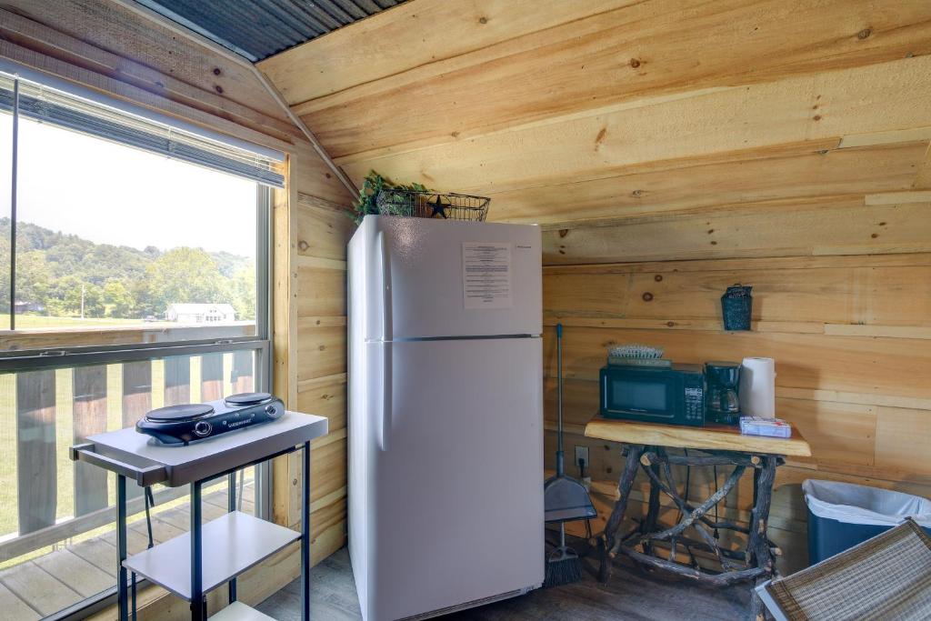 Cozy Huntsville Escape with Brimstone Trail Access! photo 4