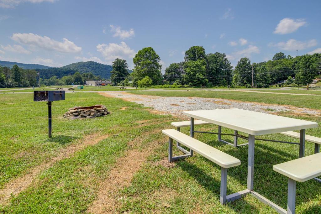 Cozy Huntsville Escape with Brimstone Trail Access! photo 1