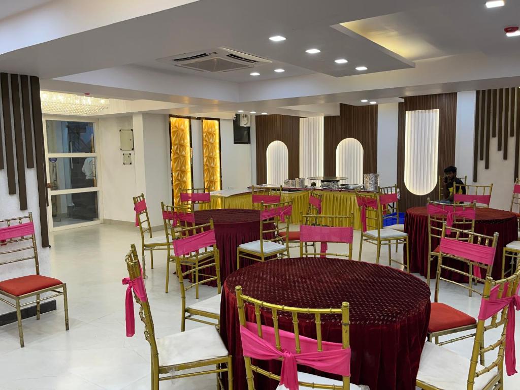Hotel Cosmopolitan Rooms & Banquet photo 4