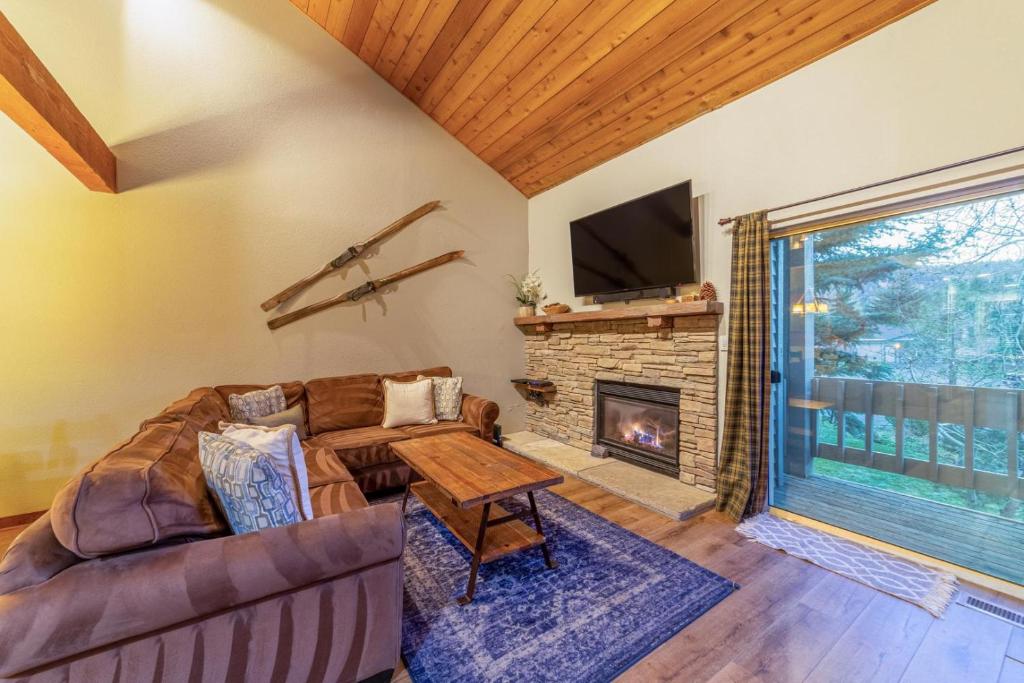 352 - Snowcreek Pet-Friendly Condo Golf Course Access