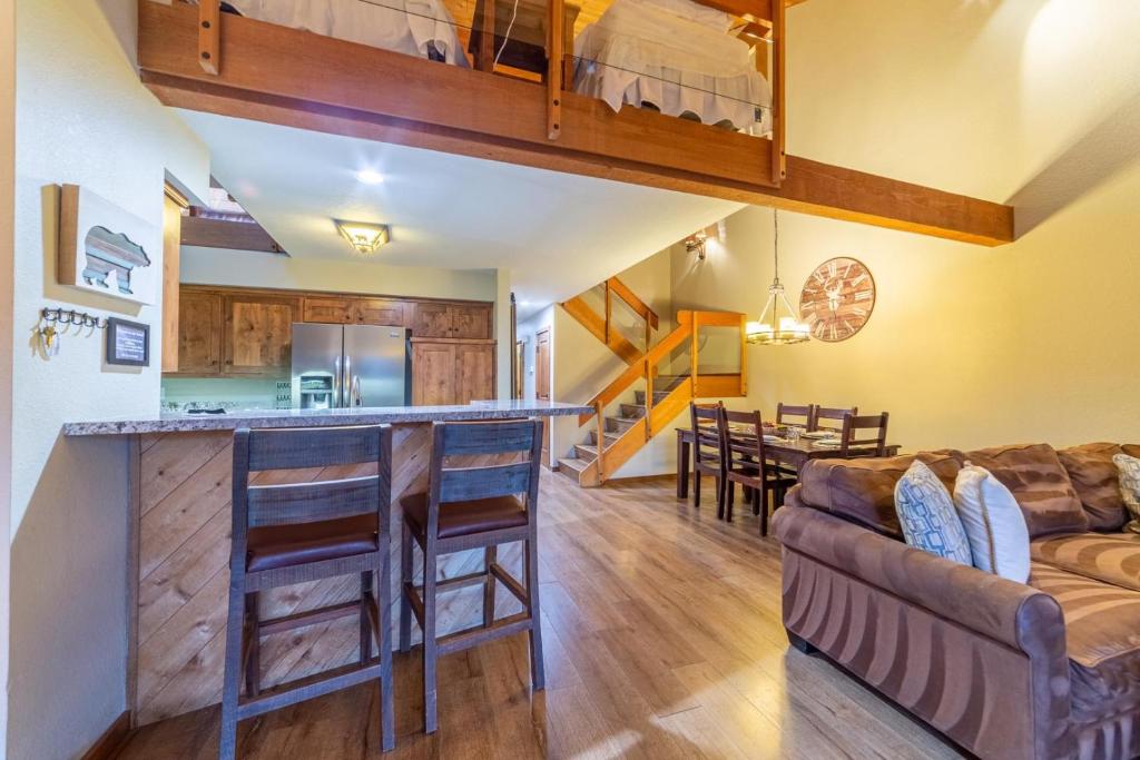 352 - Snowcreek Pet-Friendly Condo Golf Course Access photo 2