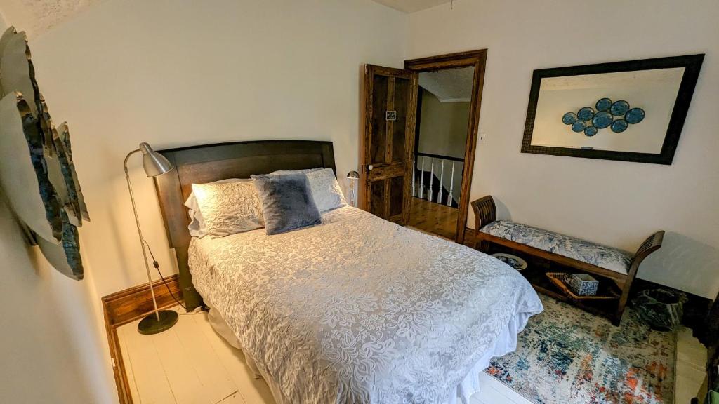 Blue China Room in a 150-Year-Old Victorian House photo 1