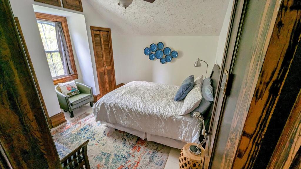 Blue China Room in a 150-Year-Old Victorian House photo 2
