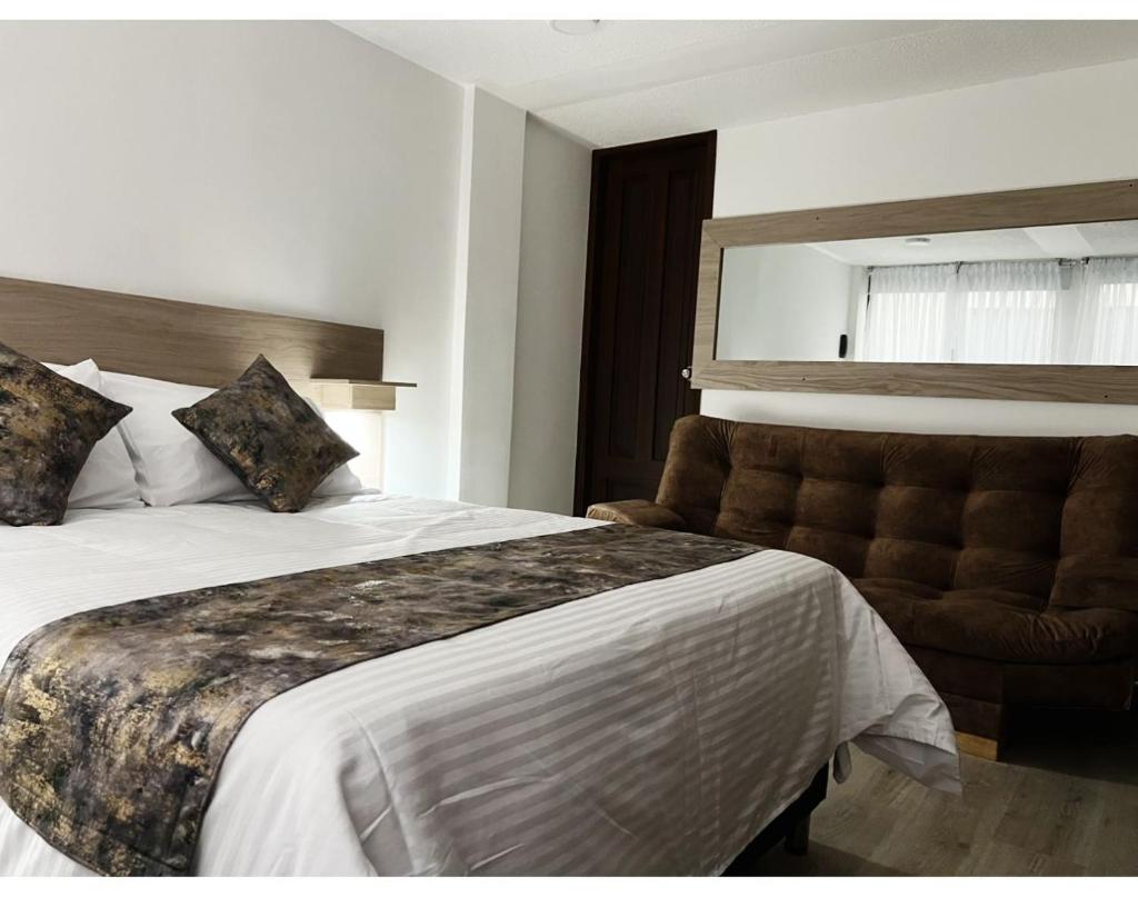 hotel versalles photo 1