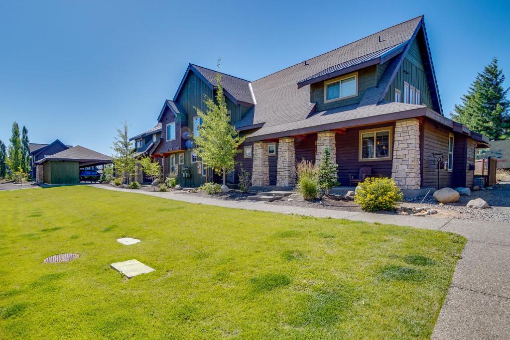 Suncadia Resort Townhome with Grill and Fireplace photo 1