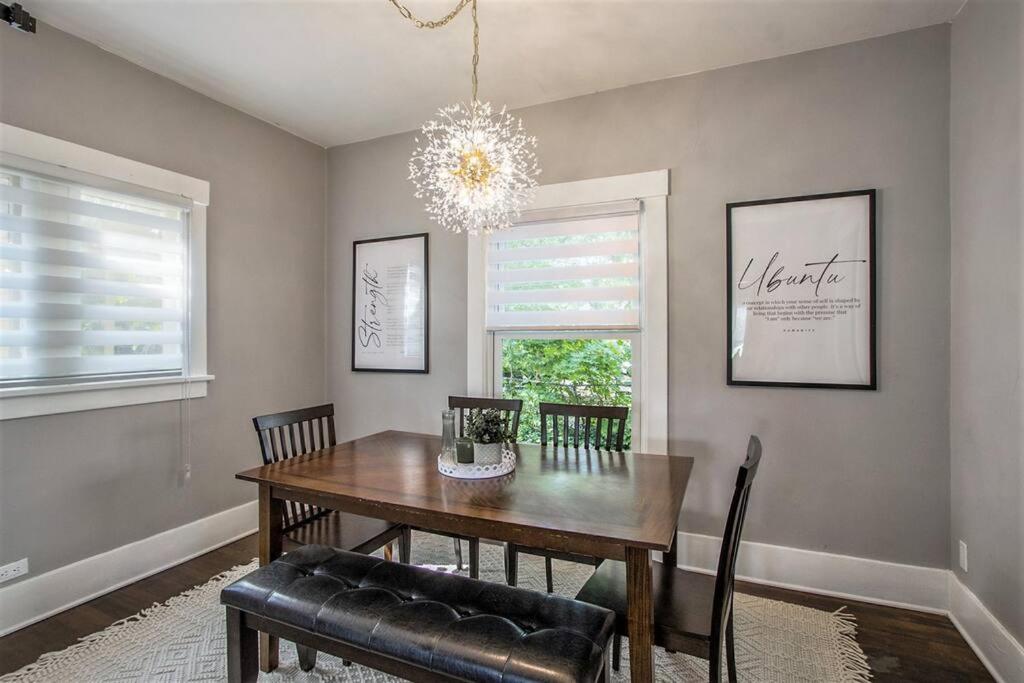 Entire 4 Bdrm Beautiful Home Next to WMU/K College photo 1