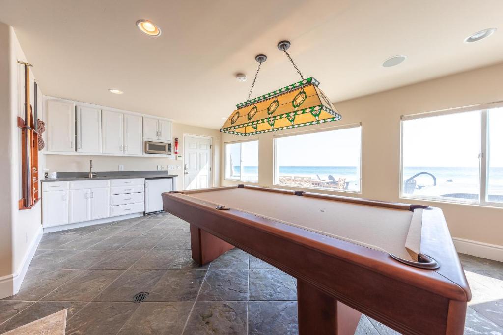 Stunning Oceanfront Home - Incredible Views photo 1
