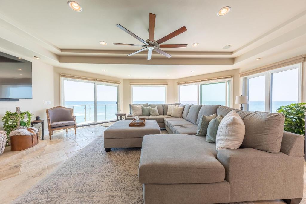 Stunning Oceanfront Home - Incredible Views photo 2