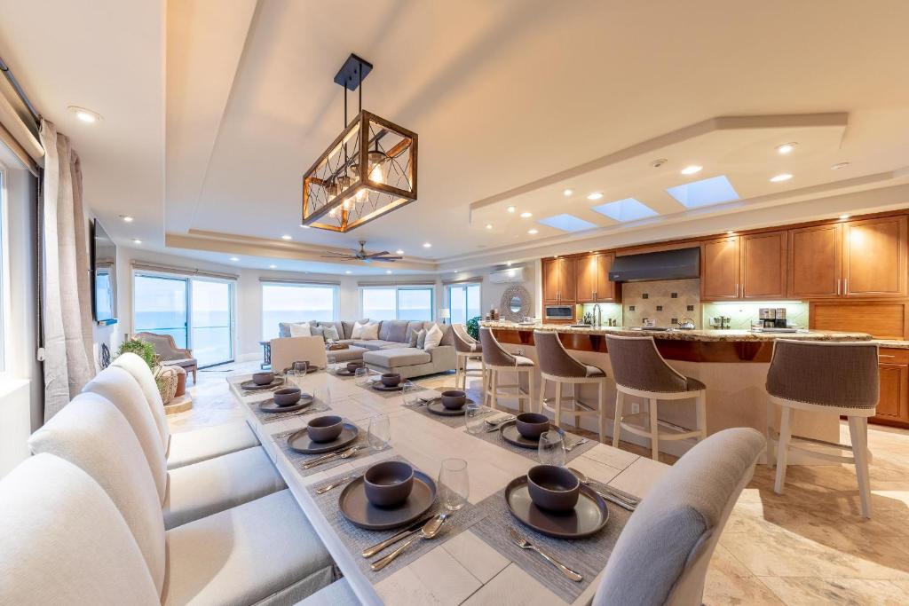 Stunning Oceanfront Home - Incredible Views photo 4