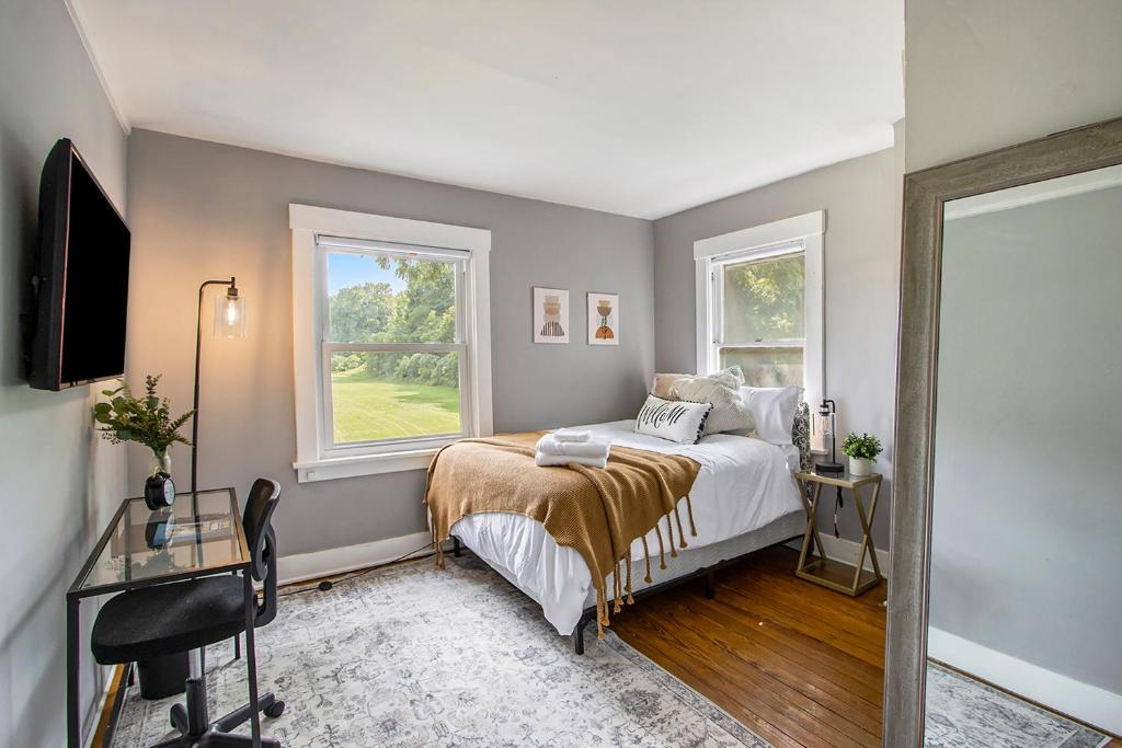Private Rooms Near WMU/K College, Blackout curtains, Close to Downtown! photo 3