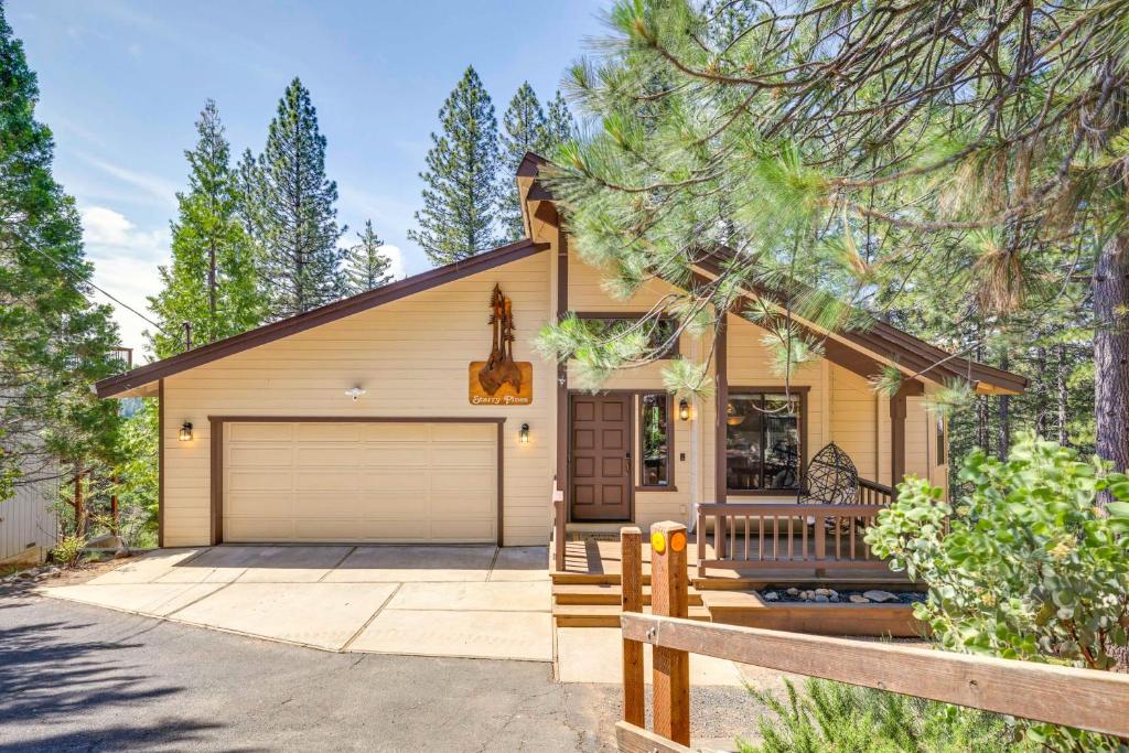 Peaceful Starry Pines Cabin with Deck and Views!