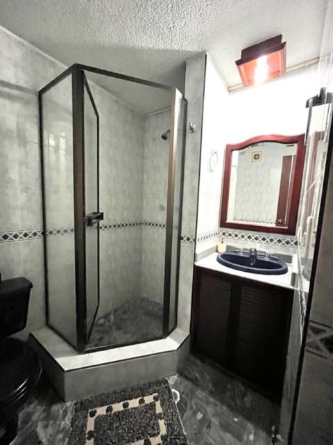 Habitacion bano privado y parqueadero sur Cali photo 3
