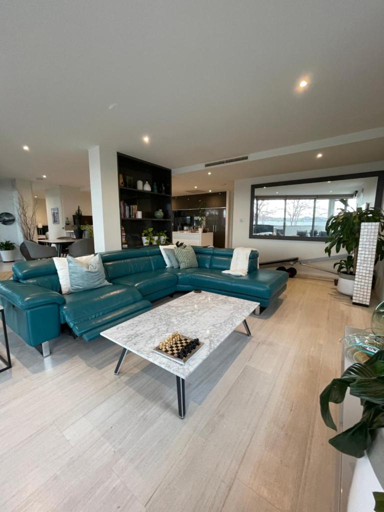 Lakeview Luxe - EV charger, Pool, Gym, Location + photo 1