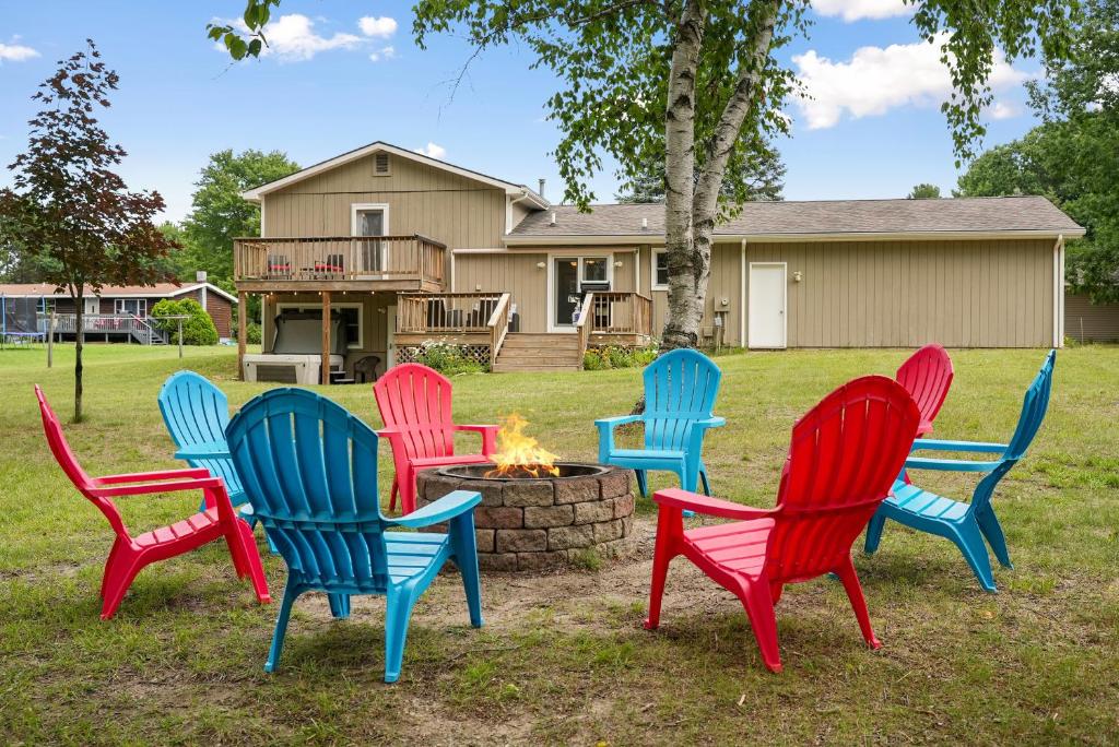 LAKEFRONT PARADISE 4 bedroom Home w direct lake access, Pets OK photo 1
