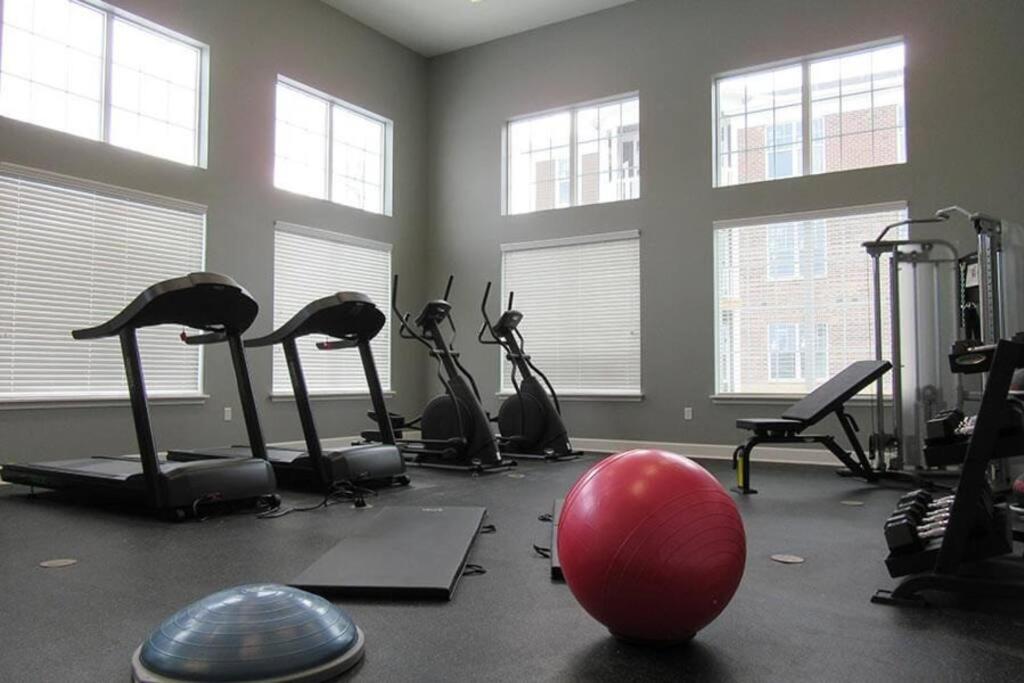 Stylish and Spacious, close to the Hospital. photo 3